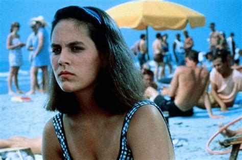 10 Hot Sexy Annabeth Gish Bikini Pics
