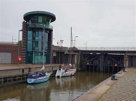 Herr Der Schleuse Neuer Hafen Logbuch Bremerhaven