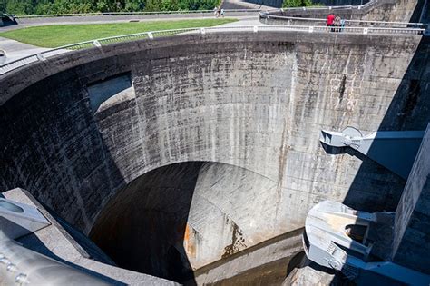 Fontana Dam (How to See NC's Tallest Dam in Person!)