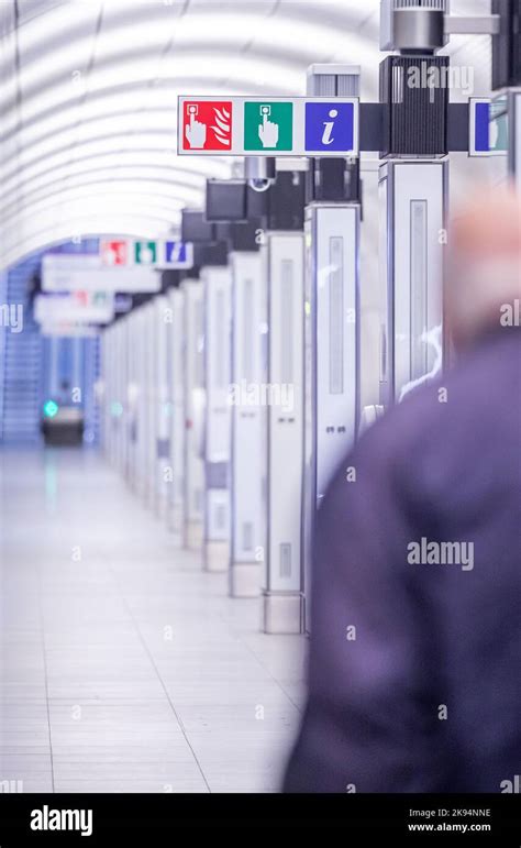 Liverpool Street Station - Elizabeth Line Station Stock Photo - Alamy