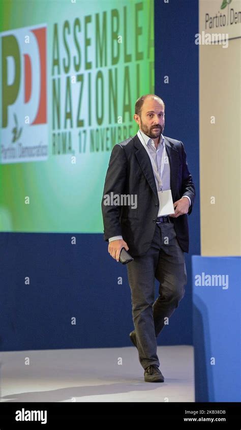 Matteo orfini partito democratico pd asamblea nacional fotografías e