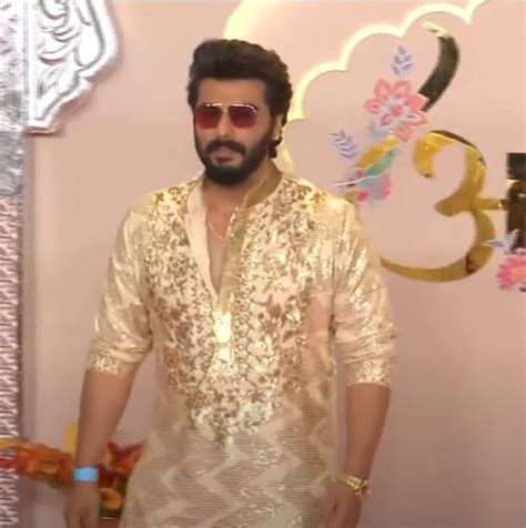 Anant Radhika Wedding Arjun Kapoor S Customised Mere Yaar Ki Shadi