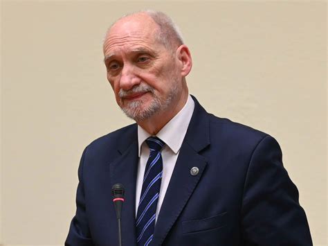 Warszawa Antoni Macierewicz Z Ama Przepisy Policja Reaguje Wprost