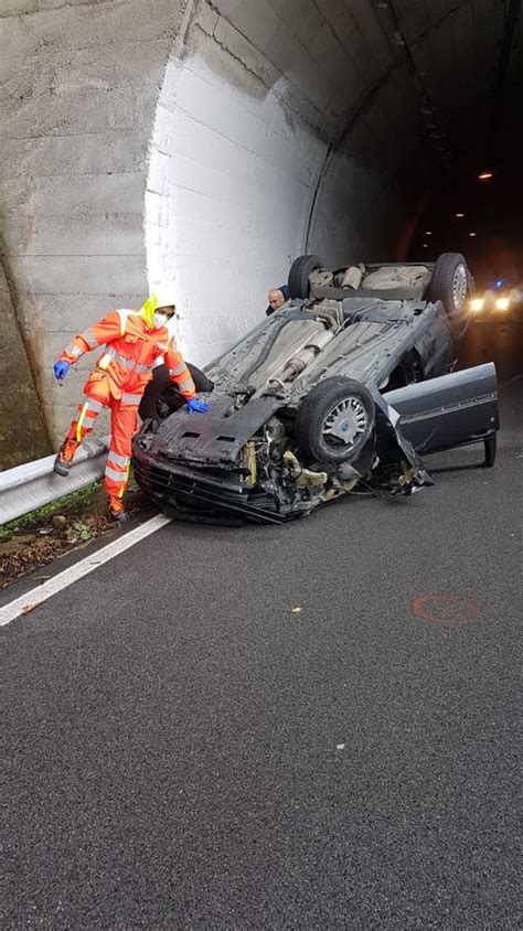 Incidente Nella Galleria Doppia Della Crocetta 4 Feriti Tra Cui Due