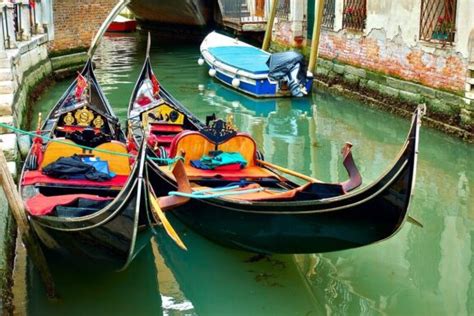 Veneza conheça a história de suas gôndolas