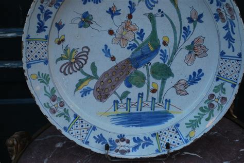 Proantic Delft Plan En Porcelaine Polychrome Paon XVIII