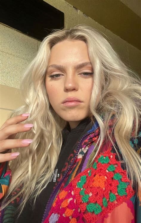 Pin by mysmall world on Reneé Renee Blonde wife Mean girls movie