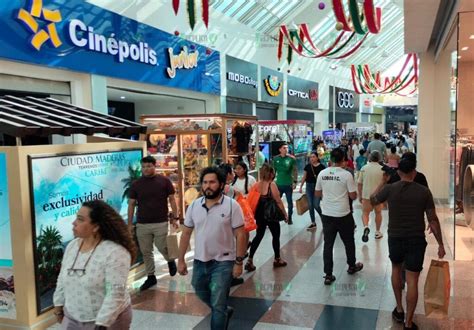 Abarrotan cancunenses tiendas y centros comerciales por compras navideñas