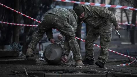 Rusija I Ukrajina Veliki Ruski Napad Na Kijev Krateri Na Ulicama