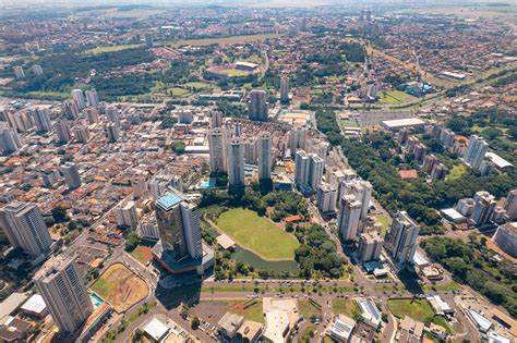 Sao Carlos A Ribeirao Preto - Ribeirao Preto Sao Paulo Brésil vers avril 2023 Jardin botanique de ...
