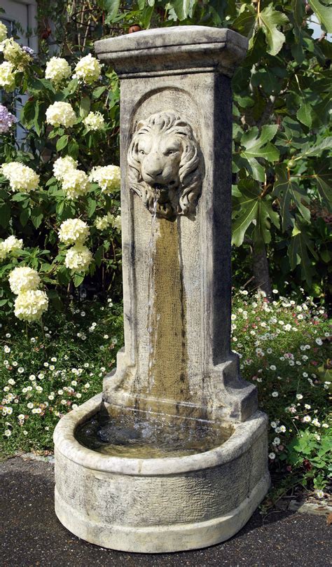 Proud Lion Upright Stone Fountain