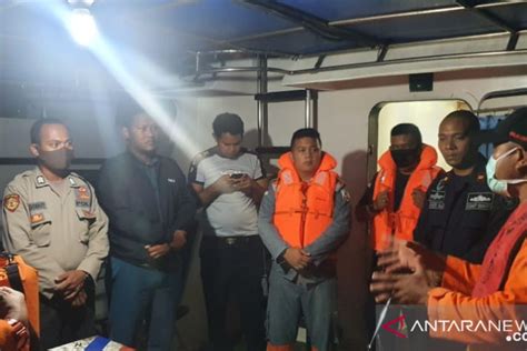 Kapal Patah Kemudi Terombang Ambing Di Perairan Malra Antara News