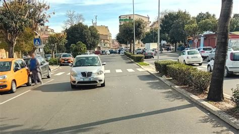 Investito Mentre Attraversava La Strada A Crotone 79enne In Gravi