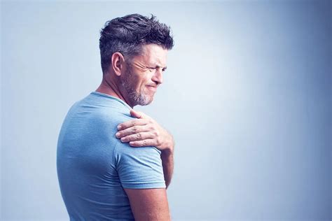 Calcific Supraspinatus Tendinitis Causes Symptoms And Treatments