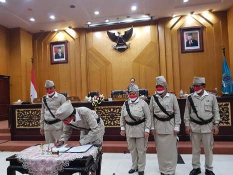 Apbd Surabaya Rp T Disahkan Bertepatan Hari Pahlawan Ketua