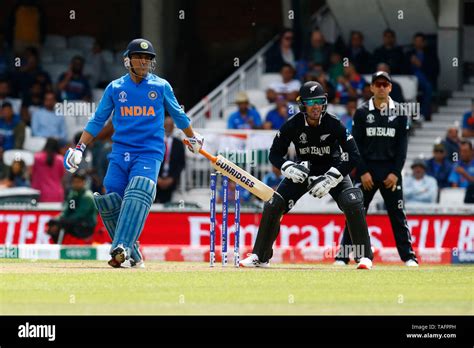 Ms dhoni 2019 world cup hi-res stock photography and images - Alamy