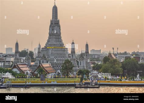 Chao Phraya River & Buddhist Temples, Bangkok 220120 Stock Photo - Alamy