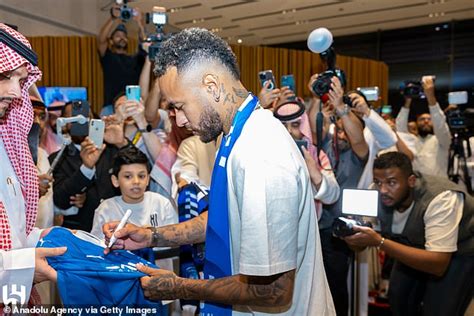 Neymar Lands In Saudi Arabia Ahead Of 2 5m A WEEK Move As Saudi Prime