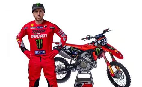 Torna Il Glorioso 222 Con Tony Cairoli Che Tiene A Battesimo La Ducati