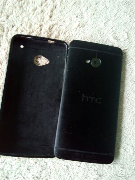 HTC One M7 with cracked screen for sale. - Phone/Internet Market - Nigeria