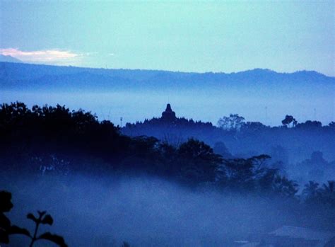 Sunrise From Punthuk Setumbu Hill Borobudur Go Up To The Temple