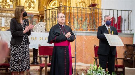 Asenjo Entrega La Medalla Pro Ecclesia Et Pontifice Al Ursaonense