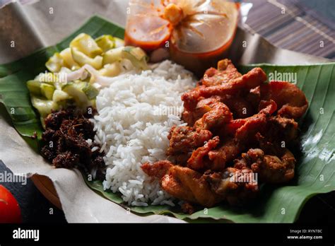 Nasi Kukus Berempah Ayam Populares Locales De Comida Tradicional