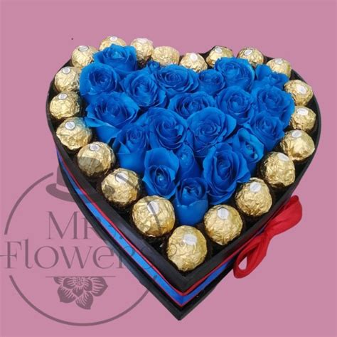 Corazón de Rosas Azules y Chocolates Florería Mrs Flowers