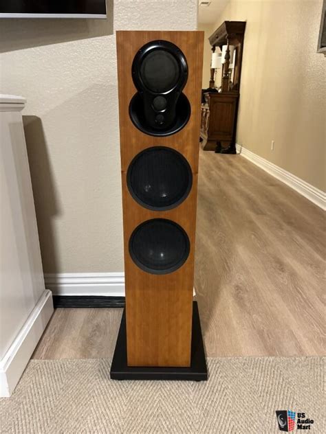 Linn Akurate 242 Speakers Custom Plinths Photo 4259877 US Audio Mart