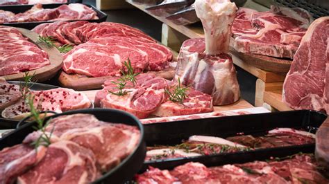 Why You Should Seriously Never Wash Red Meat