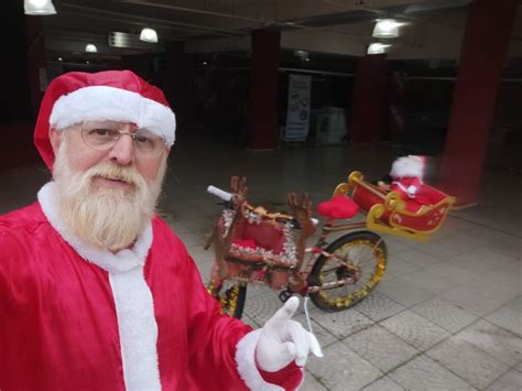 Grupos de pedal de Joinville promovem ação de Natal no Morro do Amaral