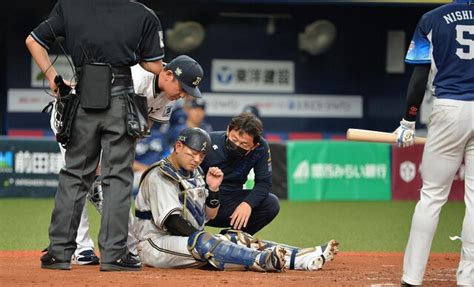 オリックス・森に悲劇 右足のつま先に左肩にとファウルが直撃で苦悶の表情 4月末には佐々木朗の165キロも ライブドアニュース