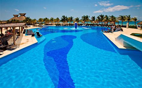 Blue Bay Grand Esmeralda All Inclusive In Playa Del Carmen Mexico Tropical Pool Holiday Deals