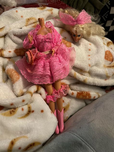 Lost her head : r/Barbie