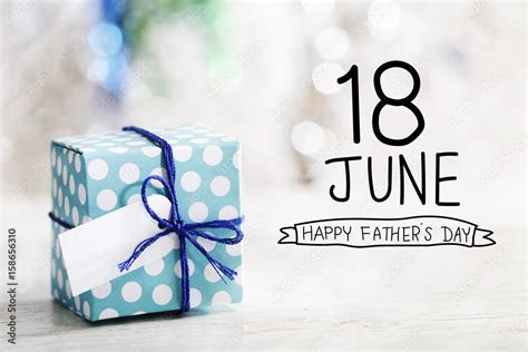 Foto De June Happy Fathers Day Message With Gift Box Do Stock