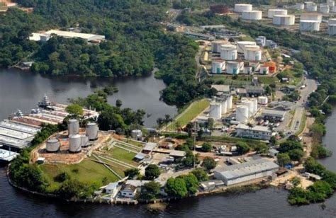 Refinaria privatizada vende o gás de cozinha mais caro do país Vermelho