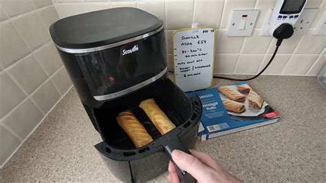 Scoville 4 3l Air Fryer And Sausage Rolls Youtube