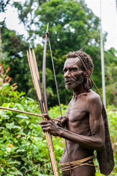 Korowai Kombai Kolufo Homme Photo Ditoriale Surzet