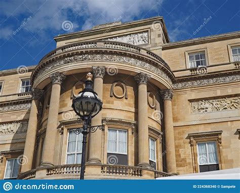 Rear View of Buckingham Palace Editorial Image - Image of garden ...