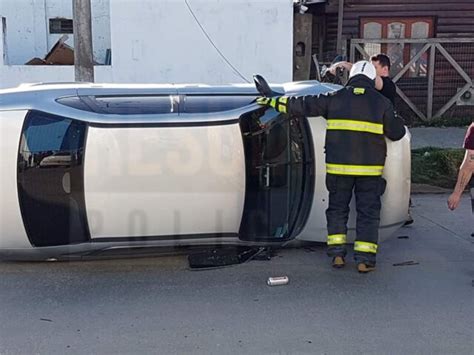 Choque Y Vuelco Sin Personas Lesionadas Resumen Policial