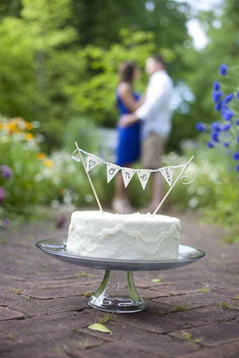 One Year Wedding Anniversary Photo with top of Cake | Wedding ...