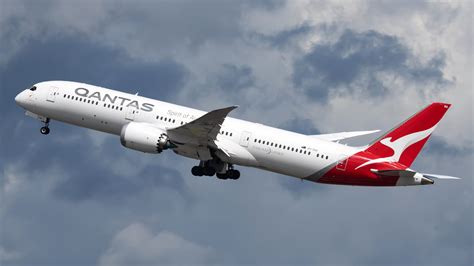 Double Detour Qantas Flight From New York JFK To Auckland Diverts To