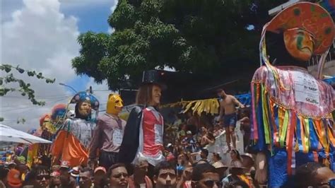 Bonecos gigantes de Olinda reúnem multidão no seu 35⁰ desfile no Sítio