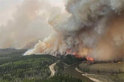 Miles De Evacuados Por Incendios Forestales En Quebec Canad Radio