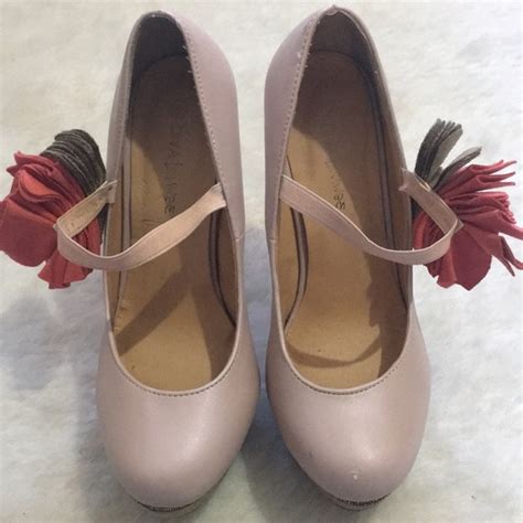 DIVA Lounge Shoes Diva Lounge Lorane Nude Ruffle Color Block Pumps Poshmark