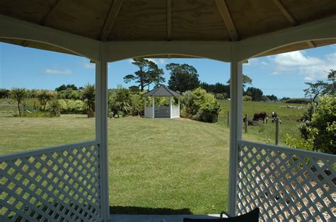 30mtr Hex Gazebos With 50mm Gap Diagonal Pattern Trellis In The Walls