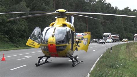 Motorradfahrer Kracht Auf B Frontal In Vw Und Wird Lebensbedrohlich