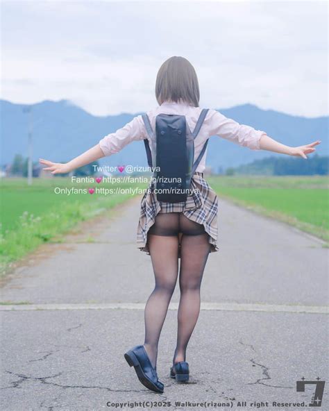 りずなさんのインスタグラム写真 りずなinstagram「健やかタイツ👣💦 Cosplay Cos 制服 Jk Tights