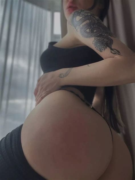 Showing Off This Slutty Ass Of Mine Cum Clap These Cheeks Nudes