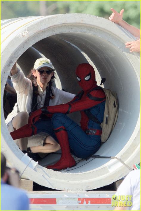 Photo Tom Holland Spider Man Costume First Look Set Photo